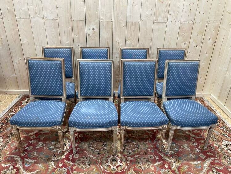 Suite de 8 chaises de style Louis XVI patinées 