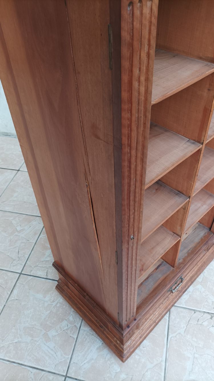 Walnusskarton mit der Prägung BRUN.G