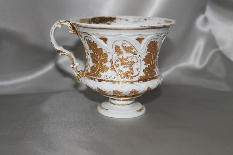 Tazza da cioccolata e piattino in porcellana di Grafenroda, Turingia, Germania, XIX secolo