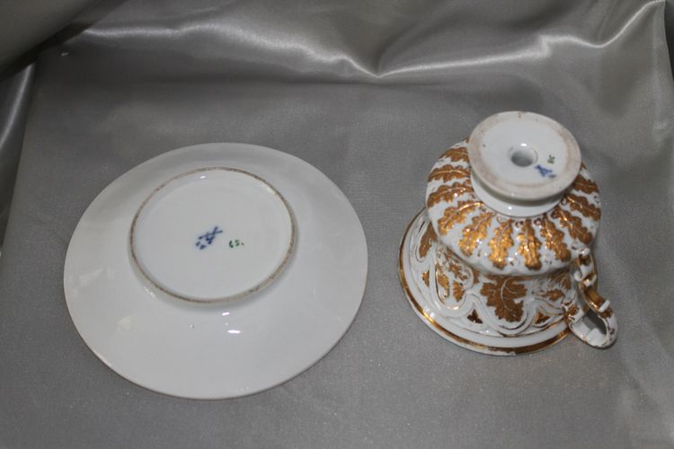 Tazza da cioccolata e piattino in porcellana di Grafenroda, Turingia, Germania, XIX secolo