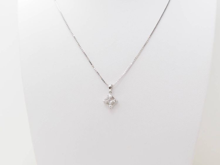 Collier en or blanc et diamants