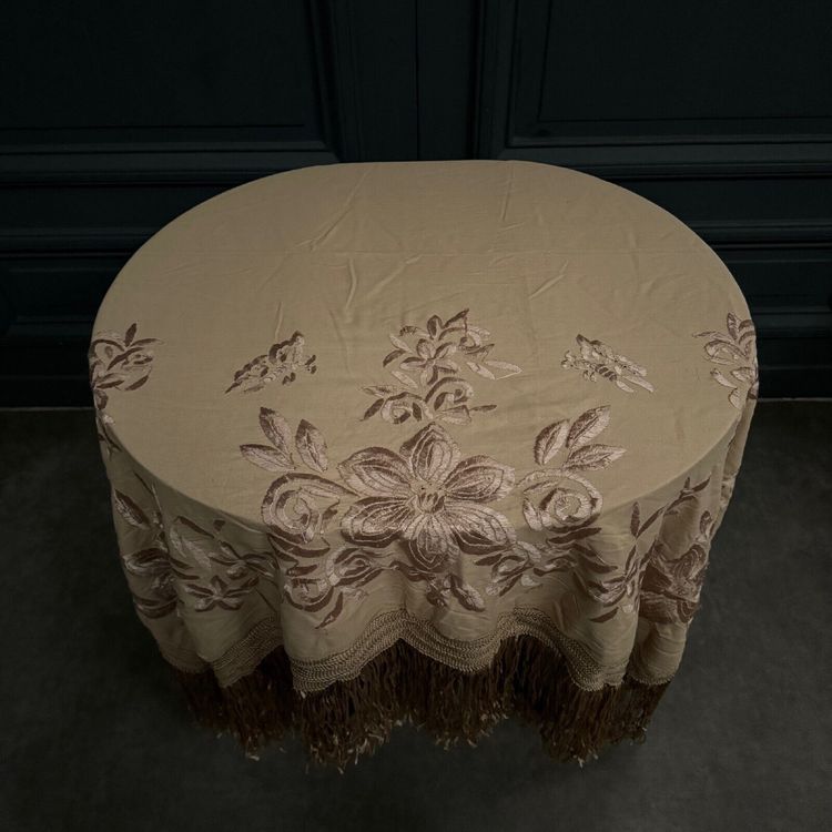 Embroidered shawl or tablecloth from China 1900 with floral decoration