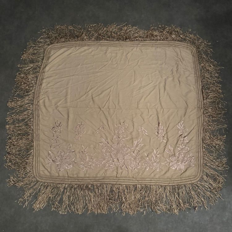 Embroidered shawl or tablecloth from China 1900 with floral decoration