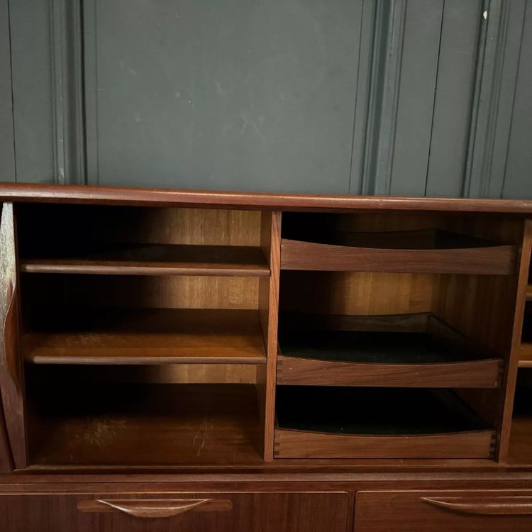 Credenza Highbord di Johannes Andersen modello UM18 in teak Danimarca