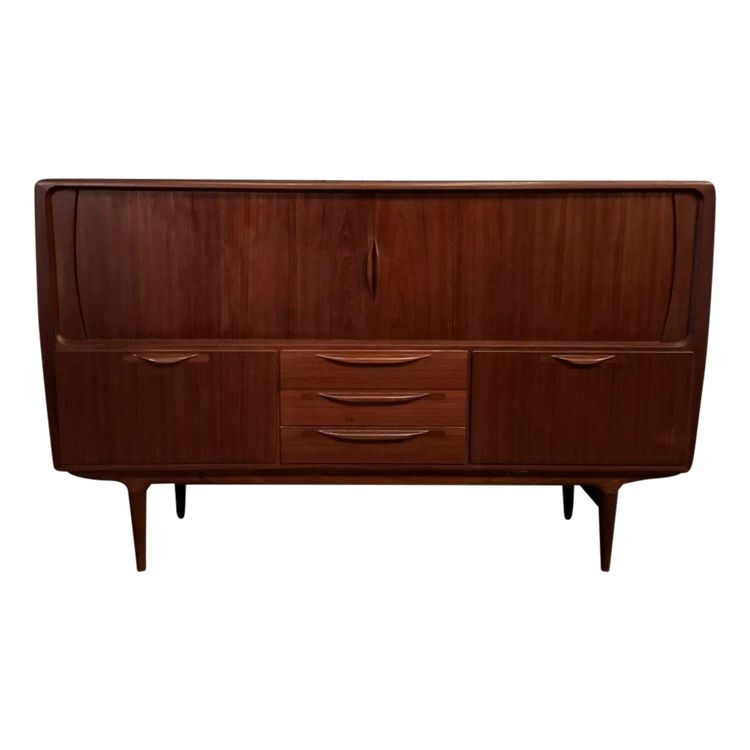 Credenza Highbord di Johannes Andersen modello UM18 in teak Danimarca