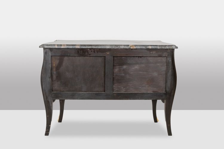 Commode sauteuse en laque avec son marbre. Années 1950. LS40112687Y