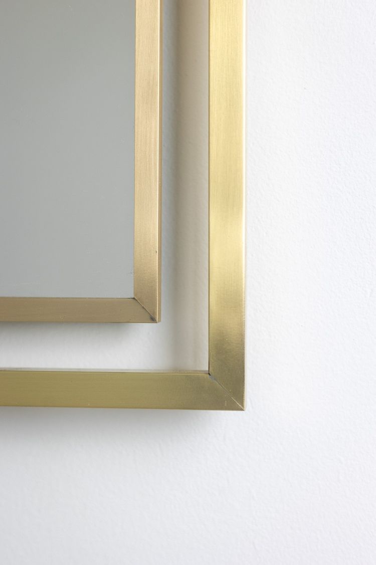 Miroir modèle « Boizot » en laiton, finition vernis. Contemporain. LS5943891Z