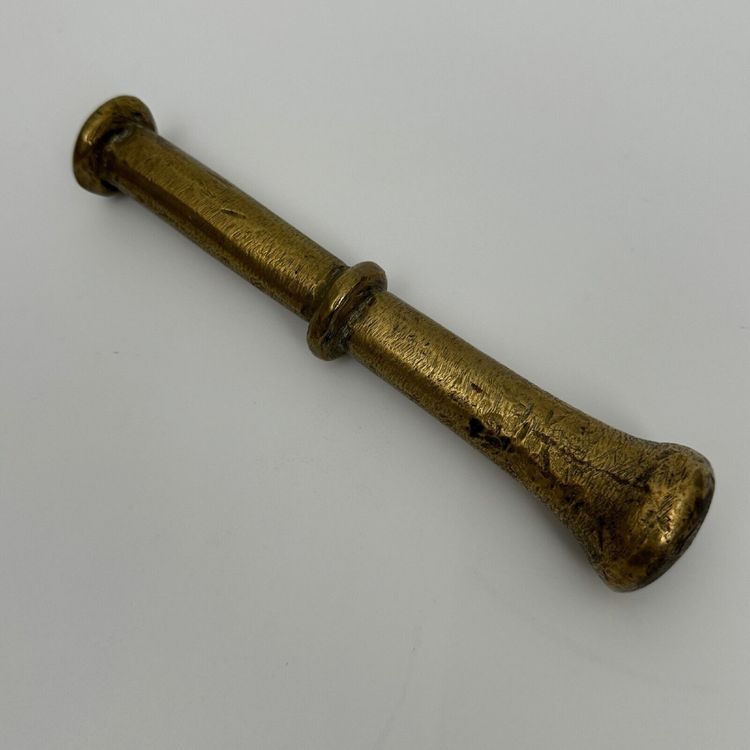 Mortier de pharmacie XVIIIe Augustin Thieri en bronze patiné