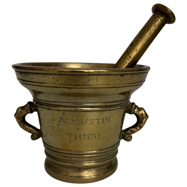 Mortier de pharmacie XVIIIe Augustin Thieri en bronze patiné