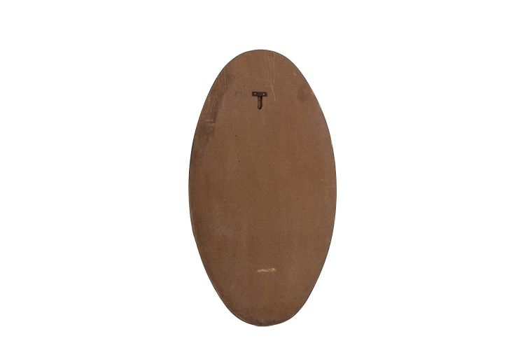 Specchio di forma ovale con asta in ottone dorato. Anni '70. Modello LS6260509U