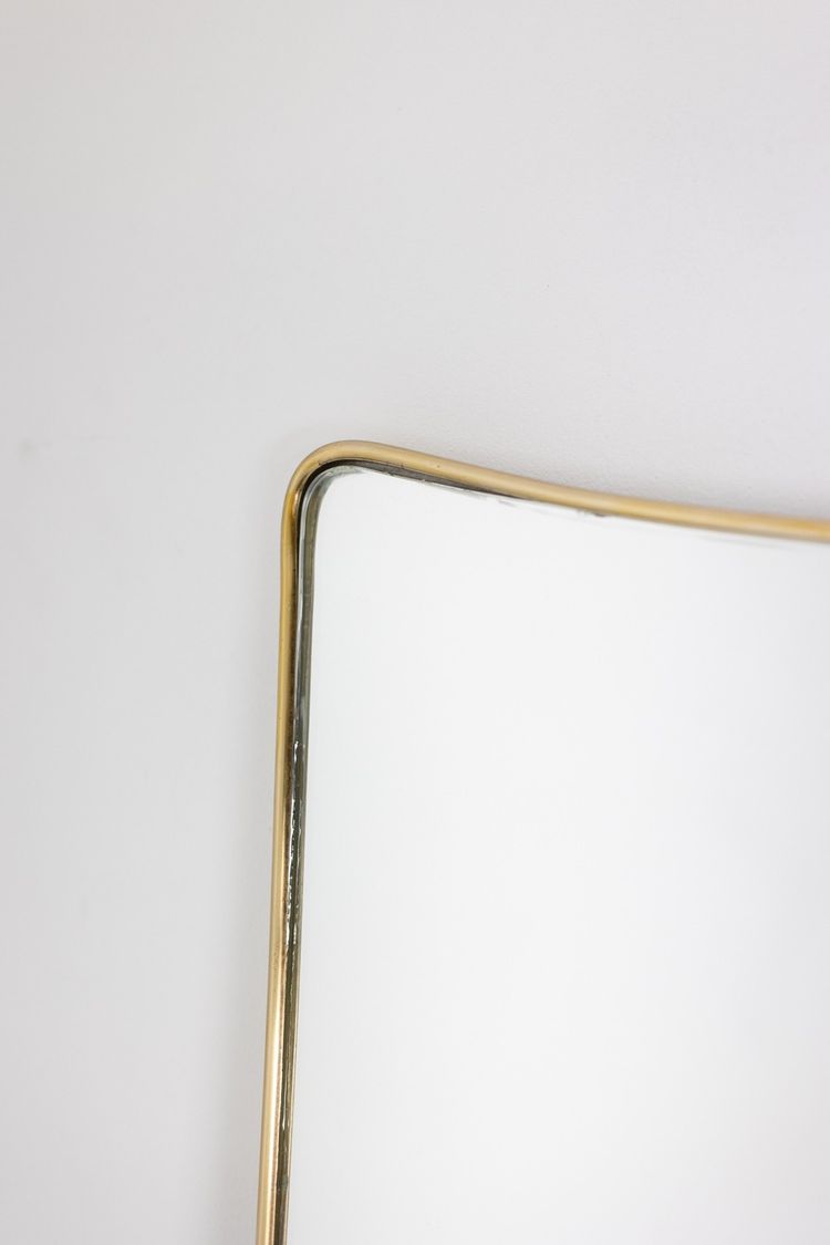 Paire de miroirs étroits en laiton doré. Circa 1970. LS63621409/2P