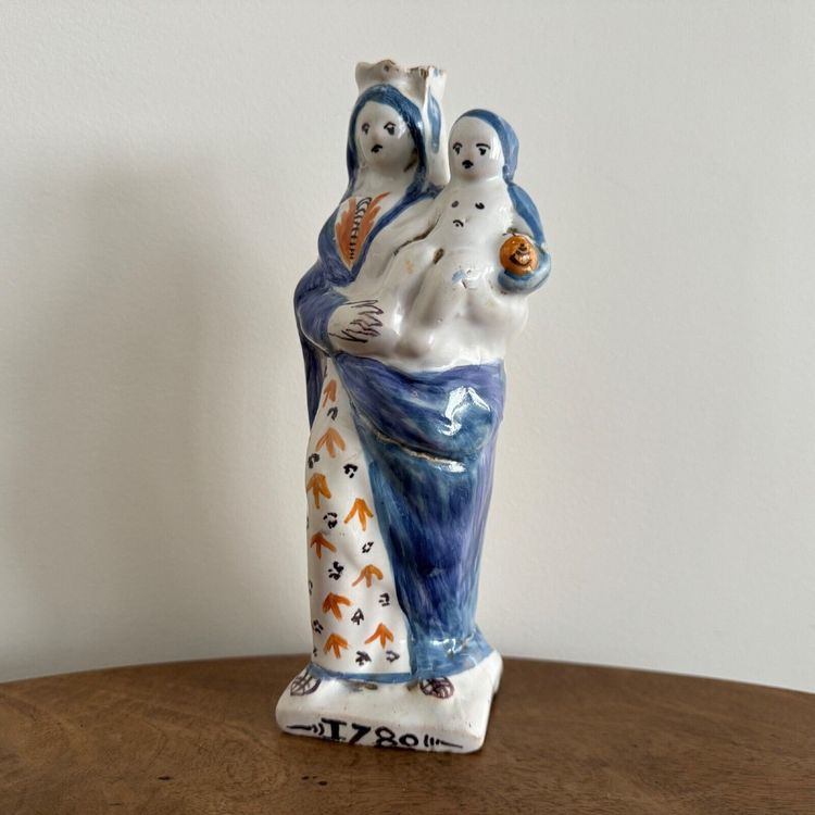 Vierge d'accouchée à l'Enfant en faïence XVIIIe 1780