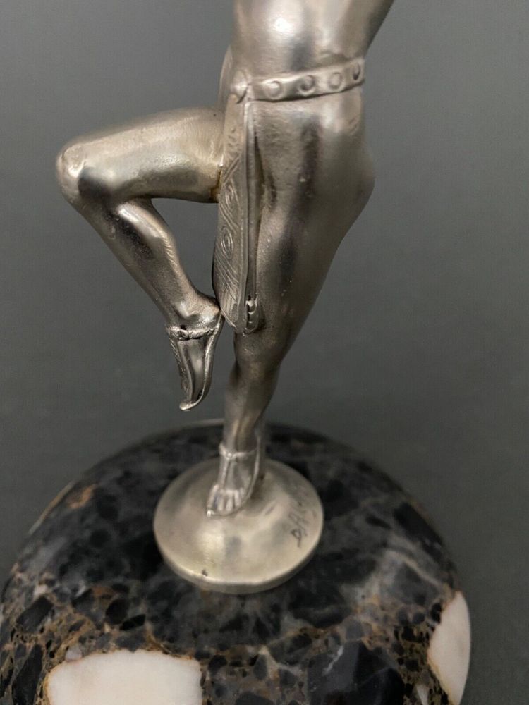 Mascotte automobile Dominique Alonzo Etling Paris danseuse égyptienne
