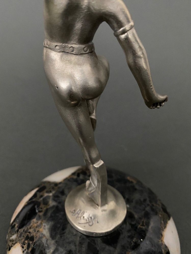 Mascotte automobile Dominique Alonzo Etling Paris danseuse égyptienne