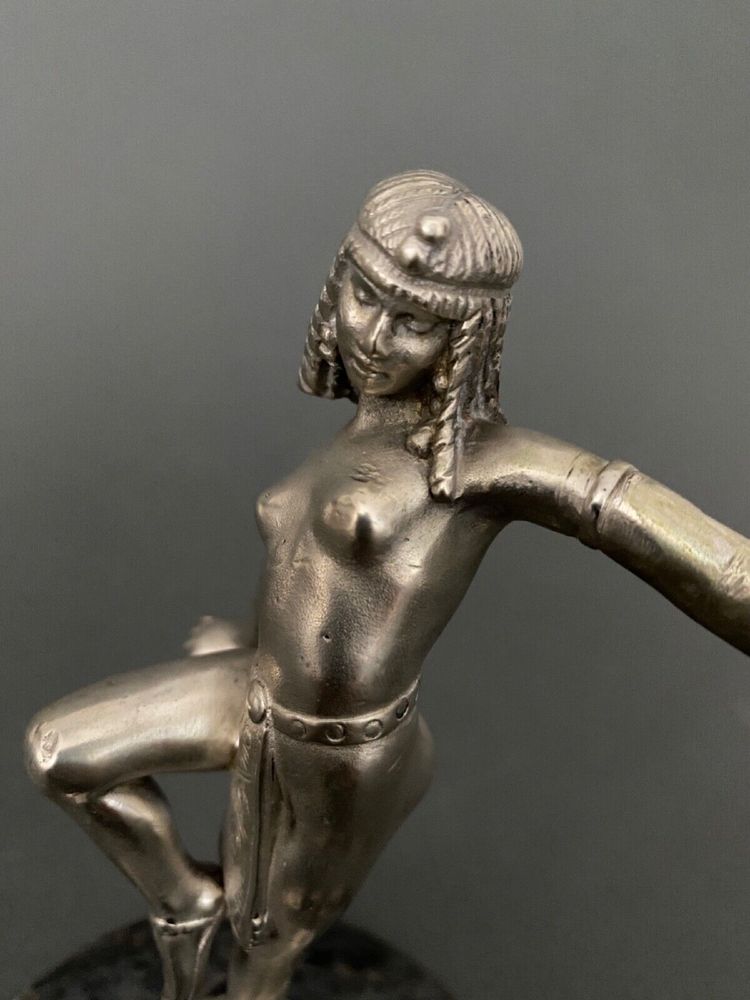 Mascotte automobile Dominique Alonzo Etling Paris danseuse égyptienne