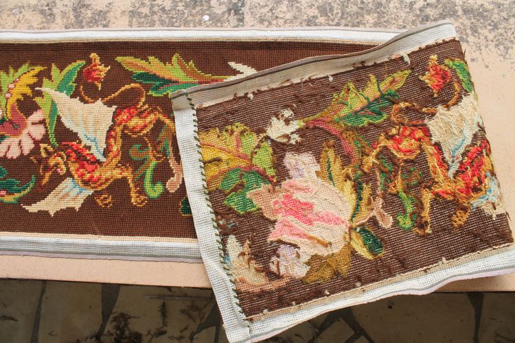 Tapestry valance with griffins, bunches of grapes and flowers in the Renaissance style