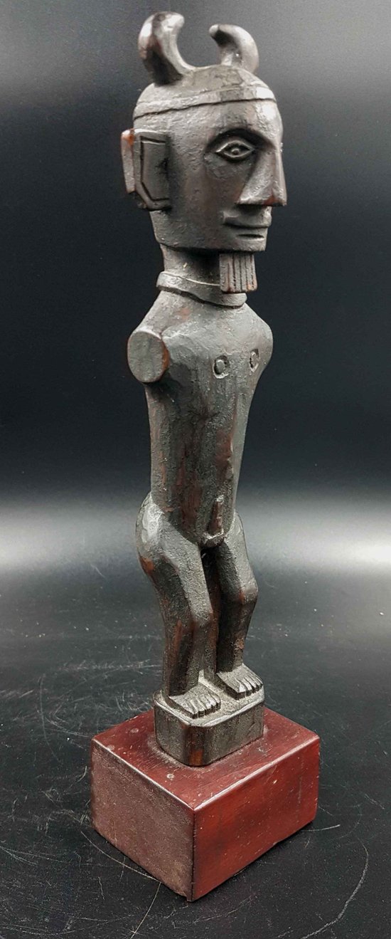Statue d'ancêtre, île De Nias, Indonésie