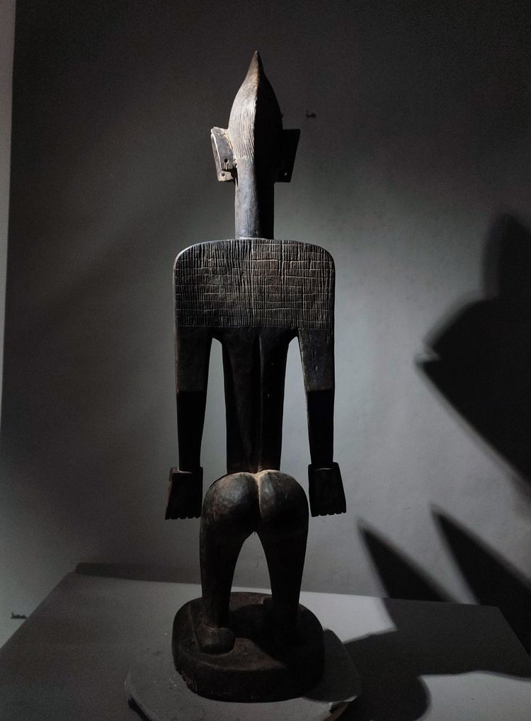 Grande statua femminile in stile cubista Bambara Mali