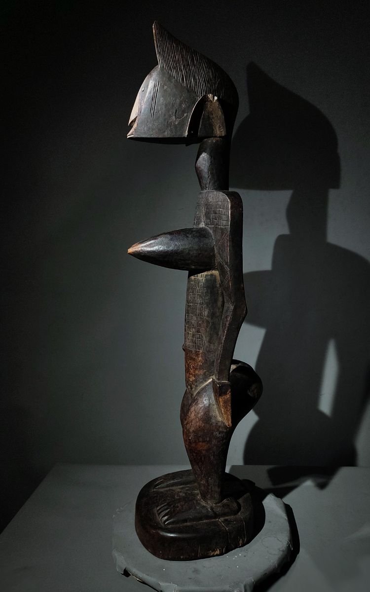 Grande statua femminile in stile cubista Bambara Mali