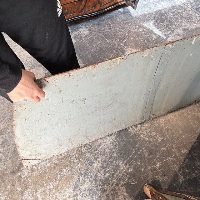 Ancienne grande enseigne en métal peint « Bottiglieria » de la fin du 19ème siècle. en fer. Taille 270 x 57 