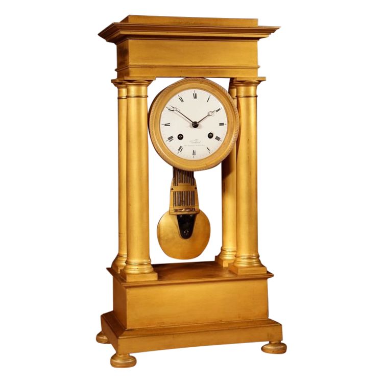 Französische Charles X-Portikusuhr, original, sehr schön und vergoldet, circa 1830.