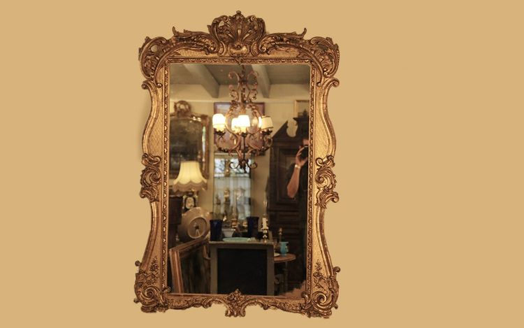 Miroir en bois et stuc doré à la feuille  Style Louis XV
