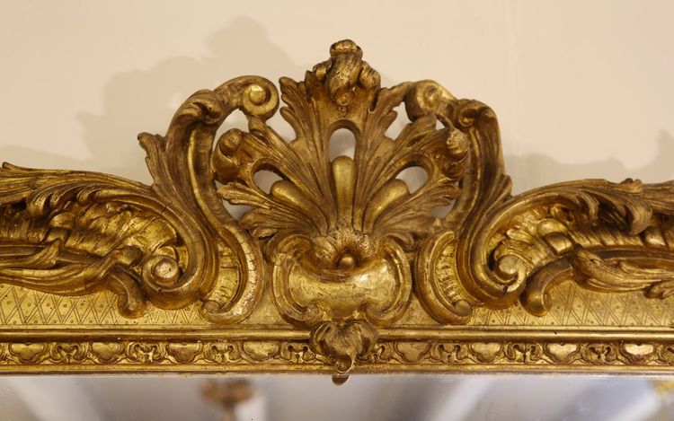 Miroir en bois et stuc doré à la feuille  Style Louis XV