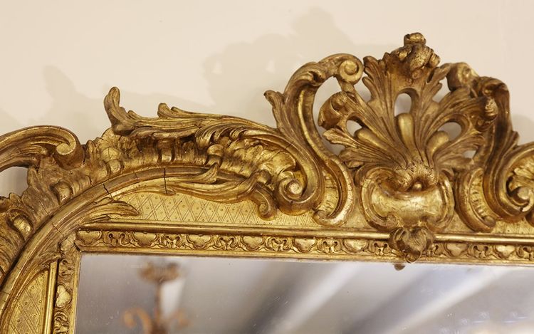 Miroir en bois et stuc doré à la feuille  Style Louis XV