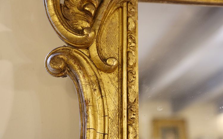 Miroir en bois et stuc doré à la feuille  Style Louis XV