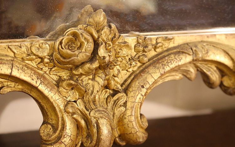 Miroir en bois et stuc doré à la feuille  Style Louis XV