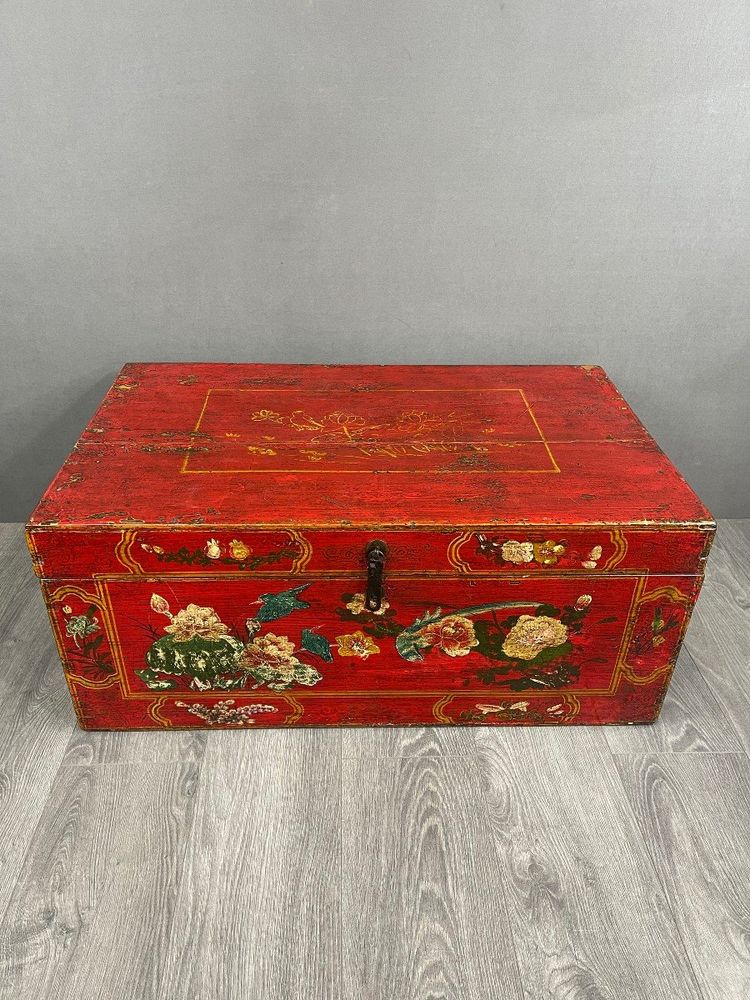 Coffre Ancien Peint à La Main, Décor Floral Sur Fond Rouge, XIXe Siècle