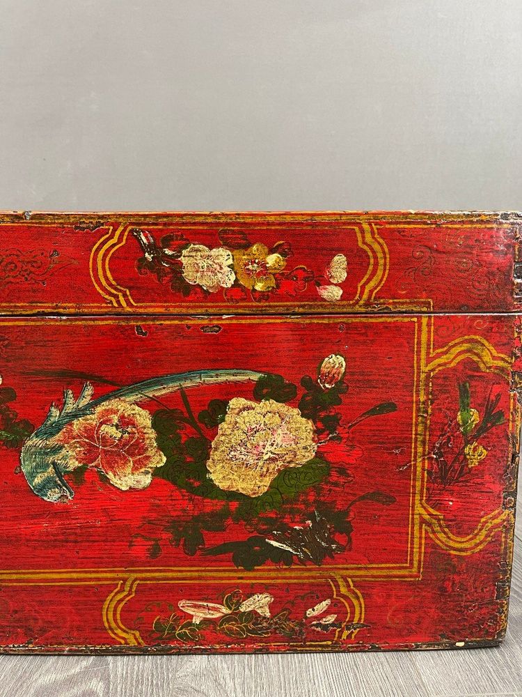 Coffre Ancien Peint à La Main, Décor Floral Sur Fond Rouge, XIXe Siècle