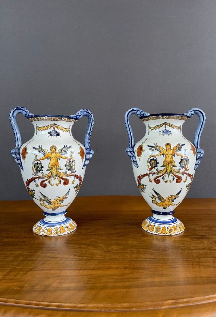 Paire De Vases Gien Inspiration Renaissance Italienne XIXe Siècle