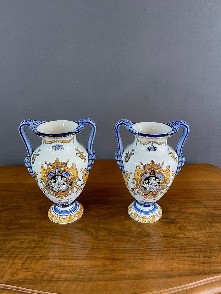 Paire De Vases Gien Inspiration Renaissance Italienne XIXe Siècle