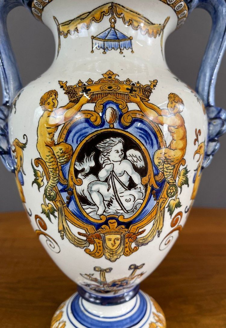 Paire De Vases Gien Inspiration Renaissance Italienne XIXe Siècle