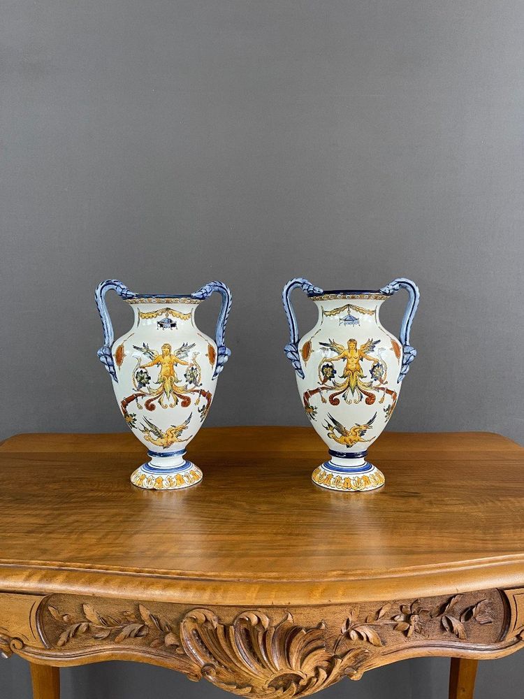 Paire De Vases Gien Inspiration Renaissance Italienne XIXe Siècle
