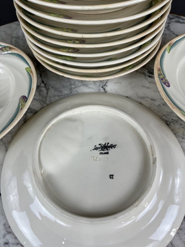 Dish and 12 plates from Sarreguemines, 19th century