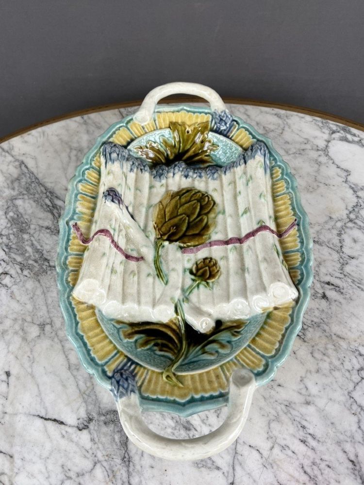 Dish and 12 plates from Sarreguemines, 19th century