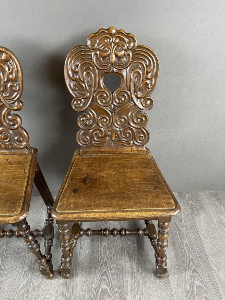 Paire De Chaises En Bois Sculpté Fin XIXe Siècle