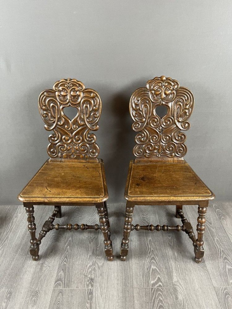 Paire De Chaises En Bois Sculpté Fin XIXe Siècle