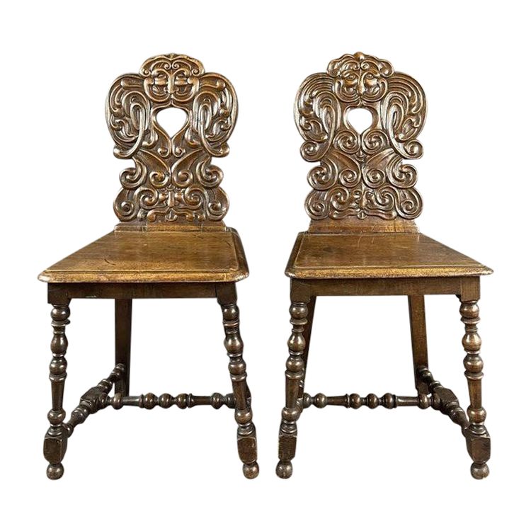 Paire De Chaises En Bois Sculpté Fin XIXe Siècle