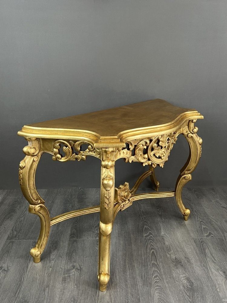 Elegant Gilded Console With Carved Details 20th Century