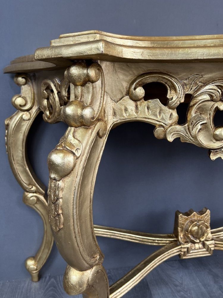 Elegant Gilded Console With Carved Details 20th Century