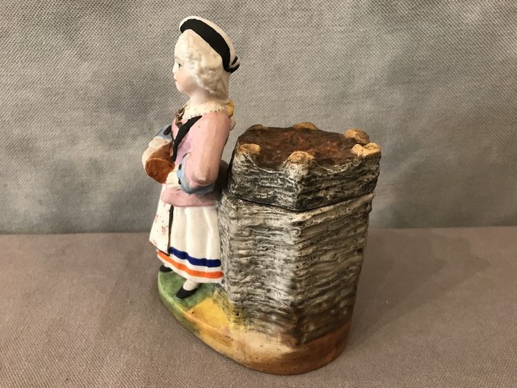 Pot à tabac en porcelaine de biscuit d'époque 19 ème 