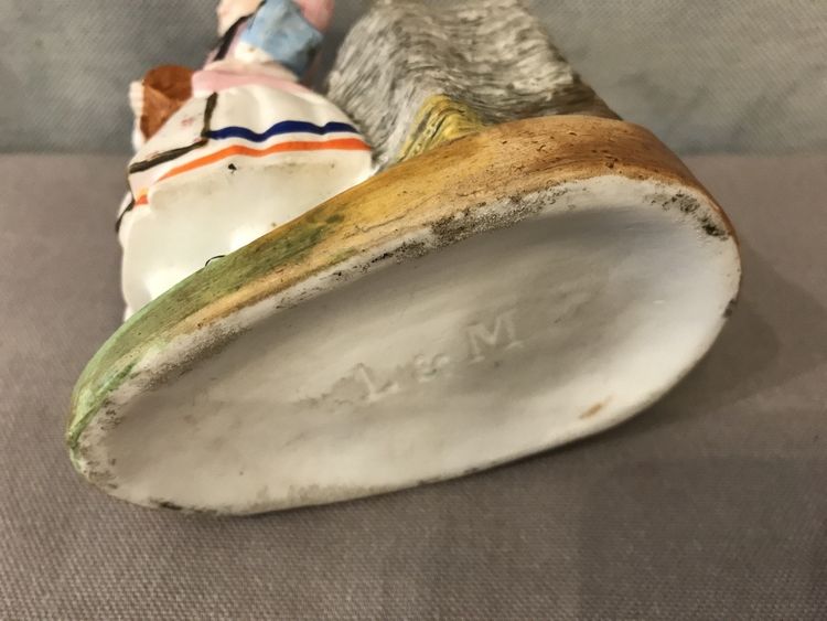 Pot à tabac en porcelaine de biscuit d'époque 19 ème 