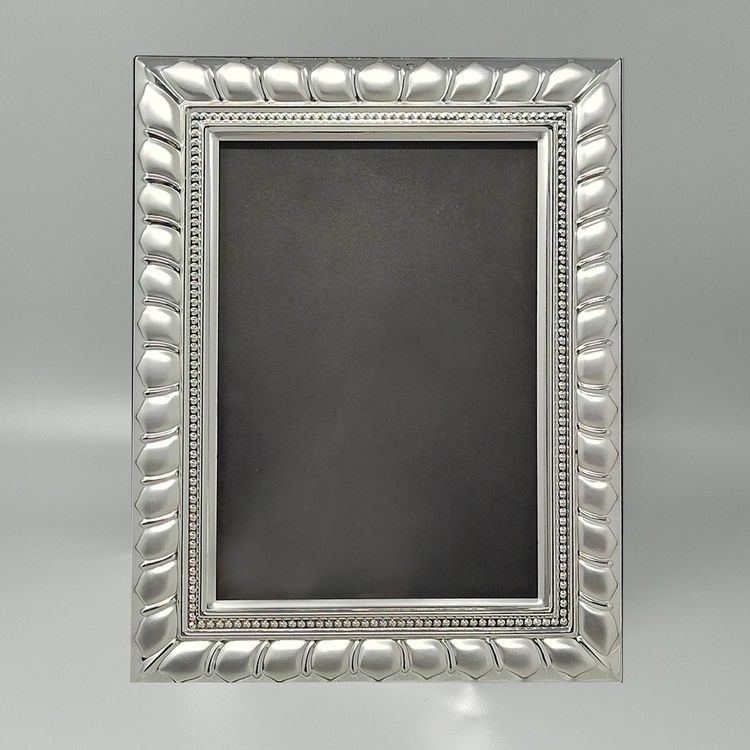 Superbe cadre photo des années 1970 en plaqué argent et verre. Fabriqué en Italie.