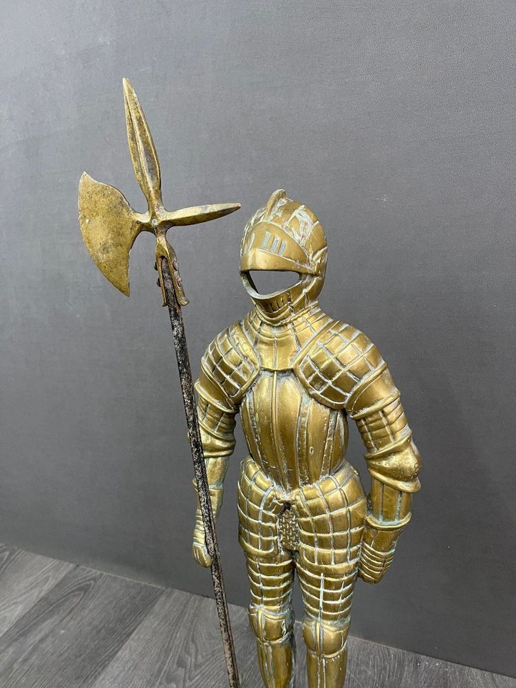 Statue En Bronze D’un Guerrier En Armure XXe Siècle