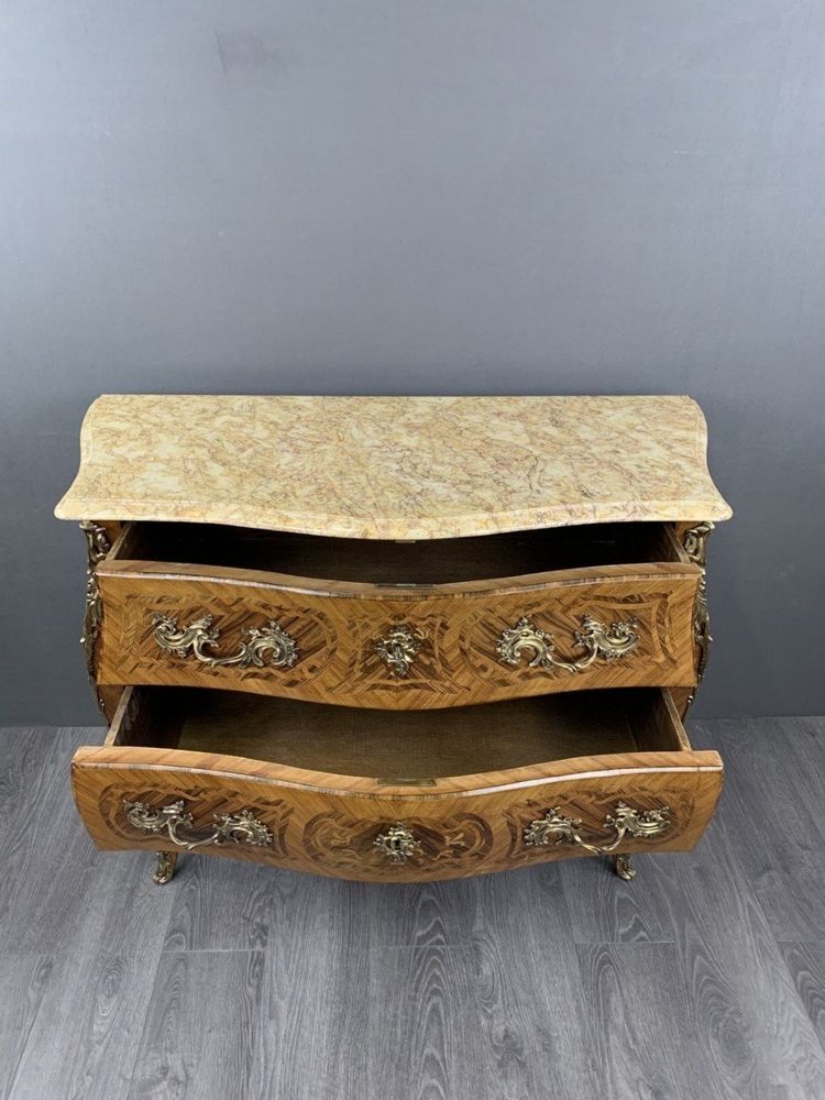 Commode En Marqueterie Avec Plateau En Marbre Style Louis XV, XXe Siècle