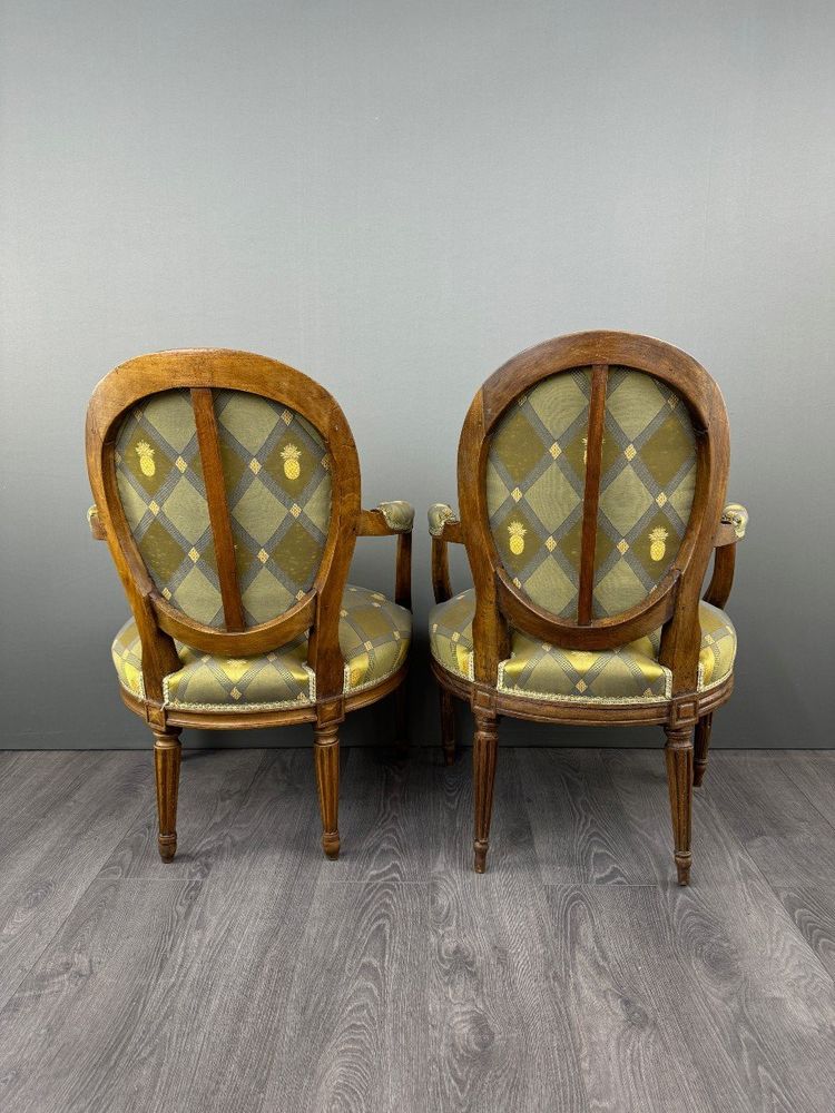 Paire De Fauteuils Louis XVI En Bois Sculpté, Fin XIXe Siècle