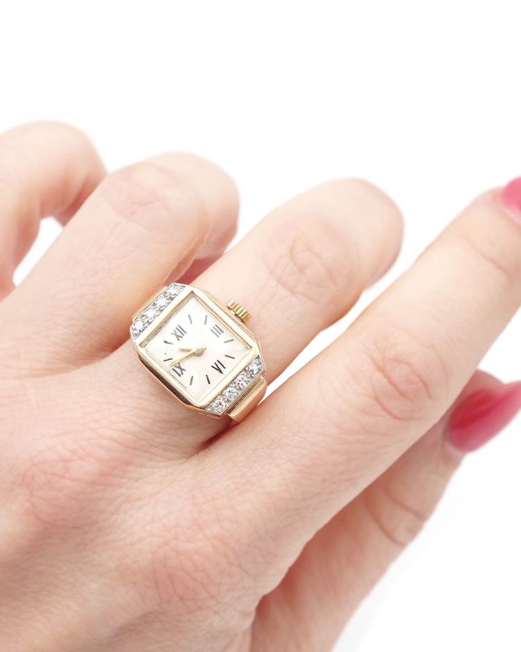 Bague montre tank en or 18 karats et diamants, bague ancienne, Rétro, montre, bijou rétro, diamants 